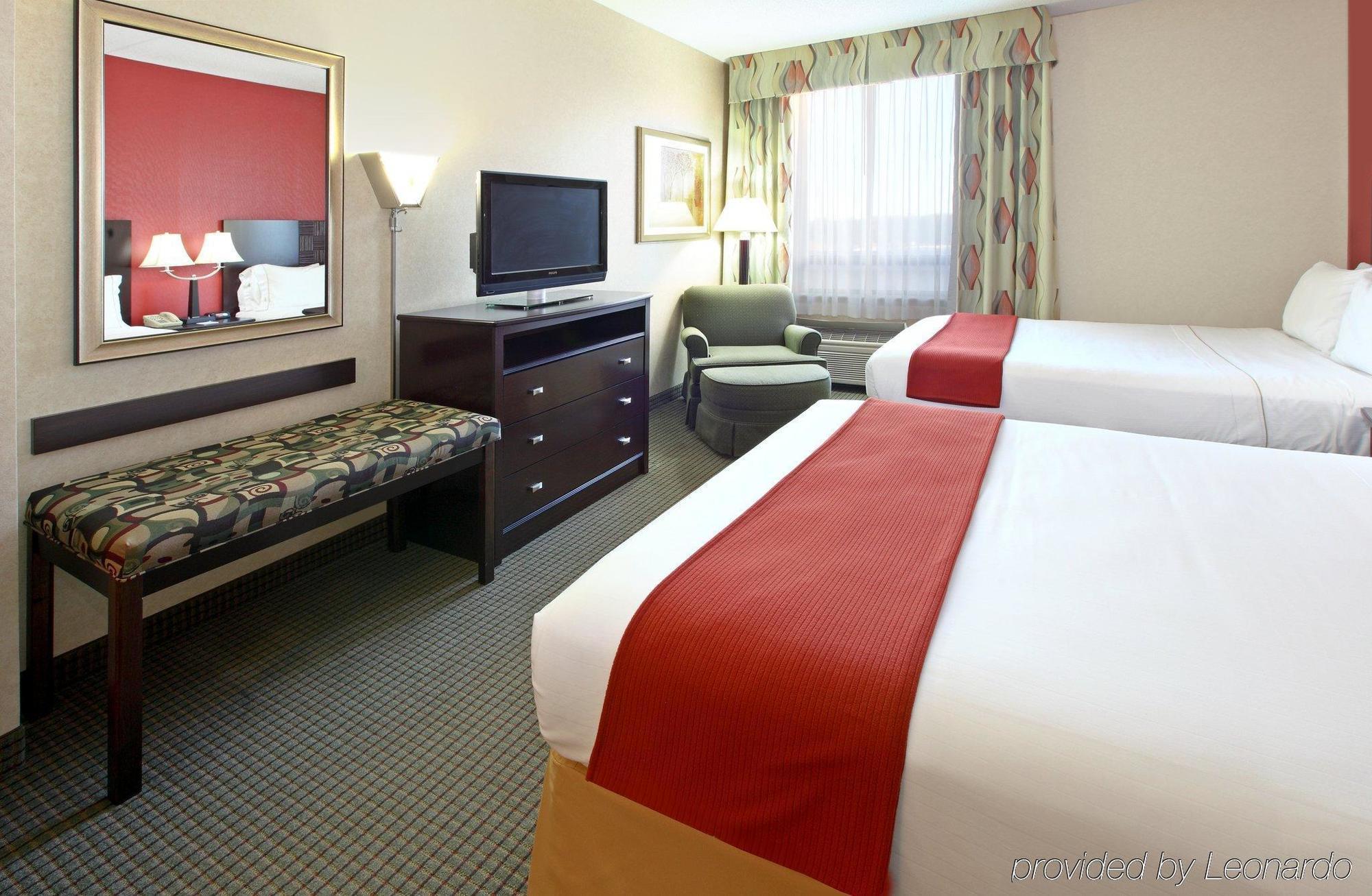 Holiday Inn Express Hotel & Suites האריסון חדר תמונה